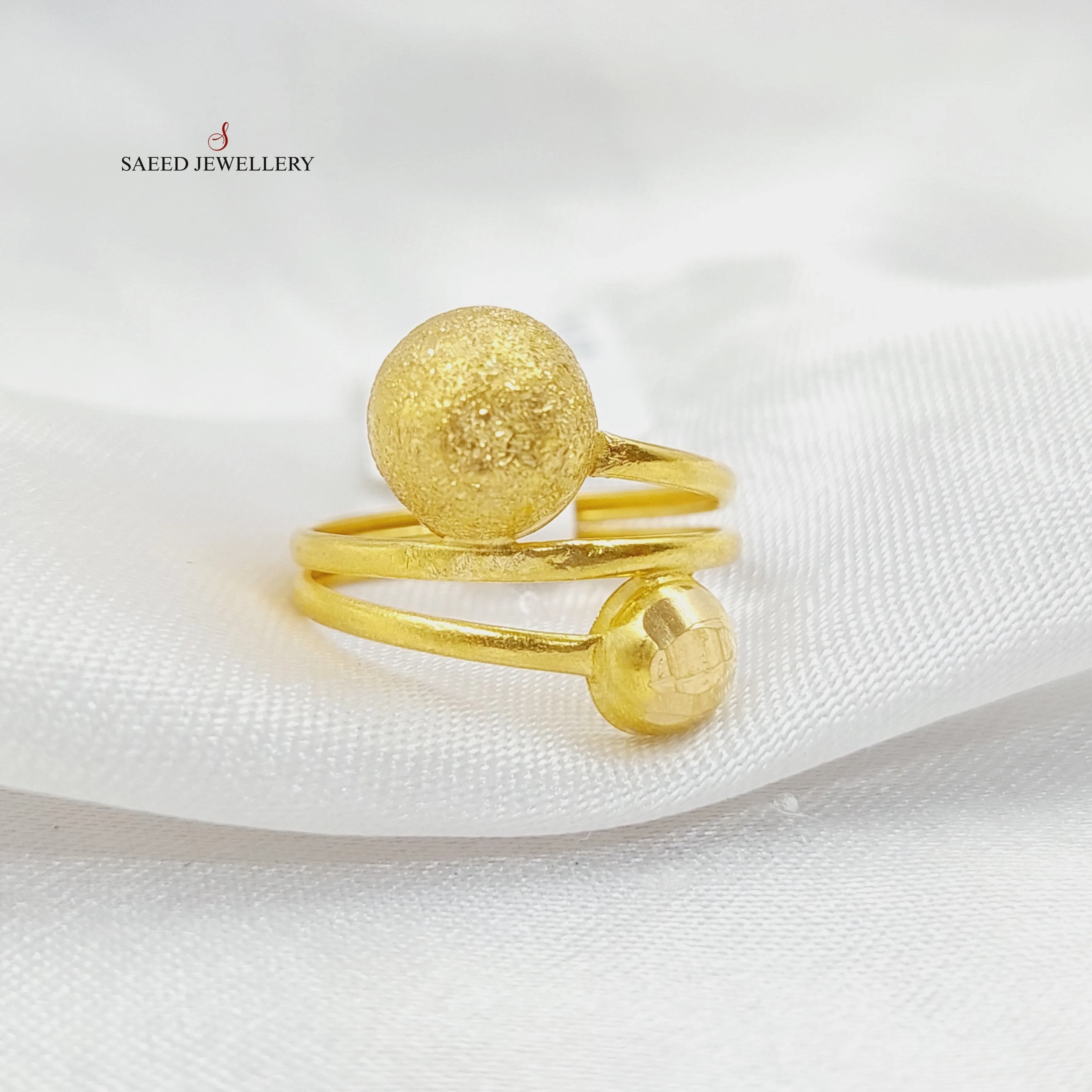 Balls Ring