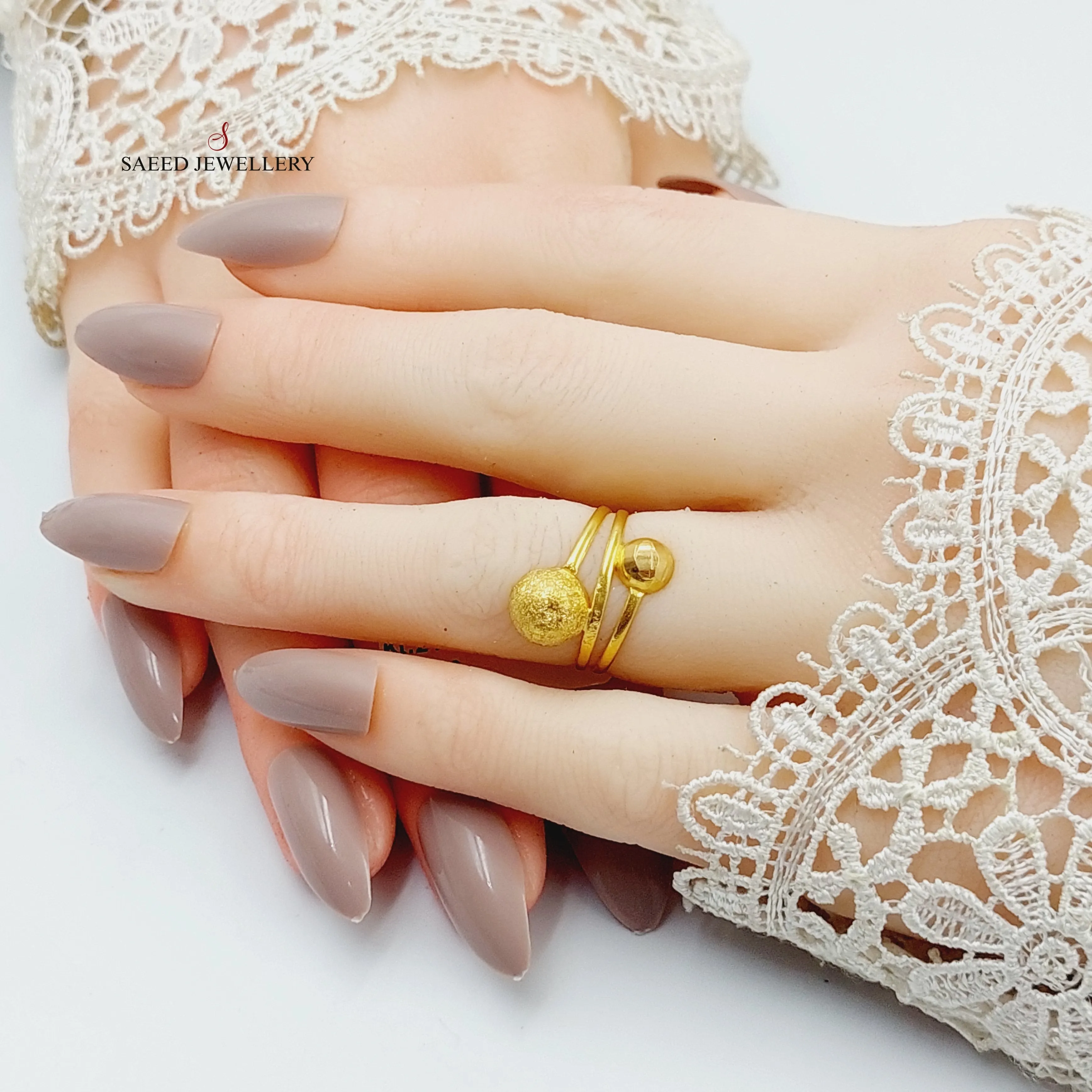 Balls Ring